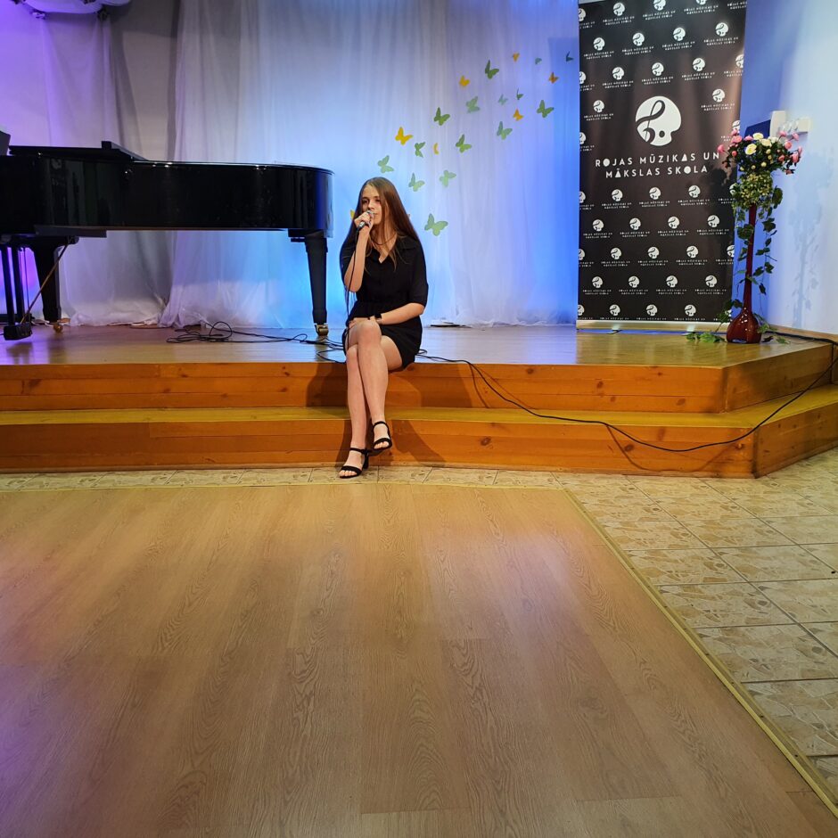 Uzstājas L.Līduma-Reinholde