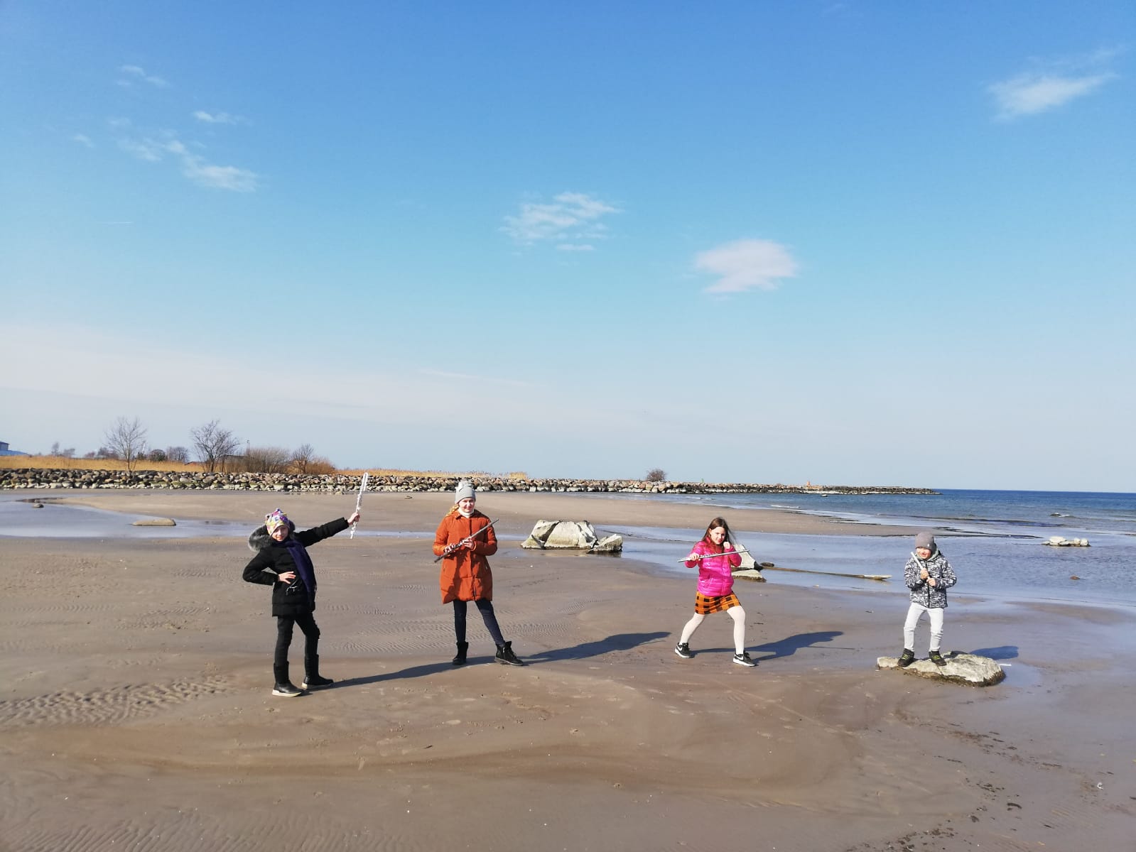 Flautisti Rojas pludmalē