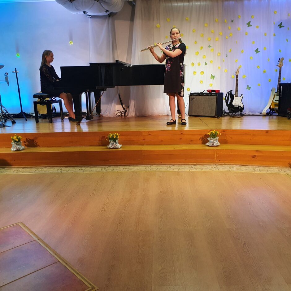 Ozolnieku MS duets uz skatuves