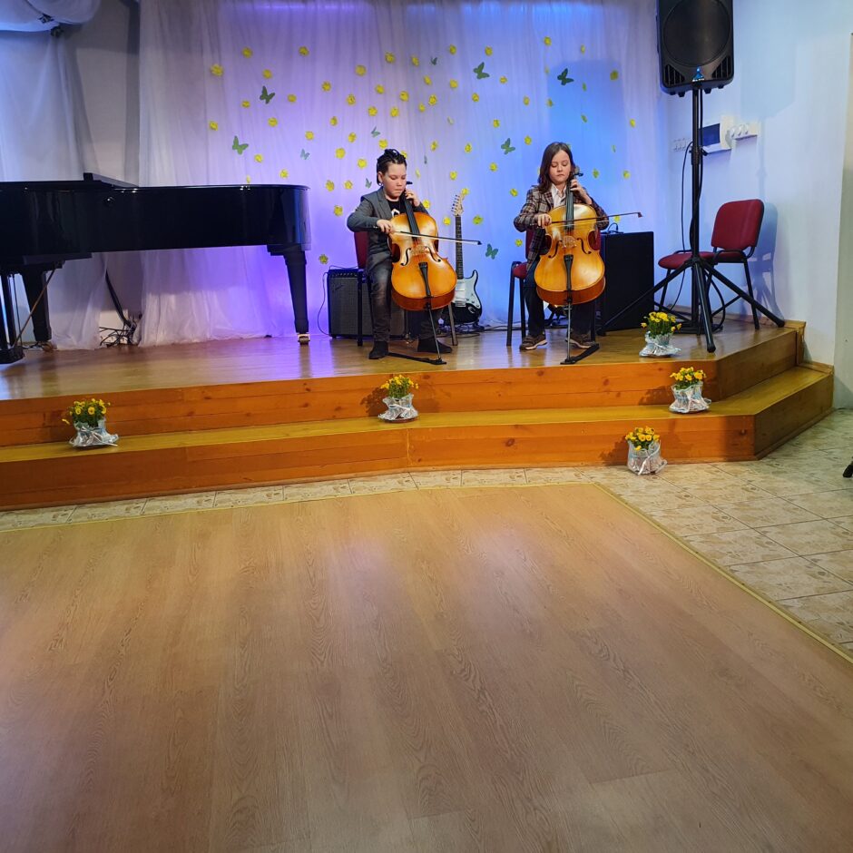 Muzicē Auces čellu duets