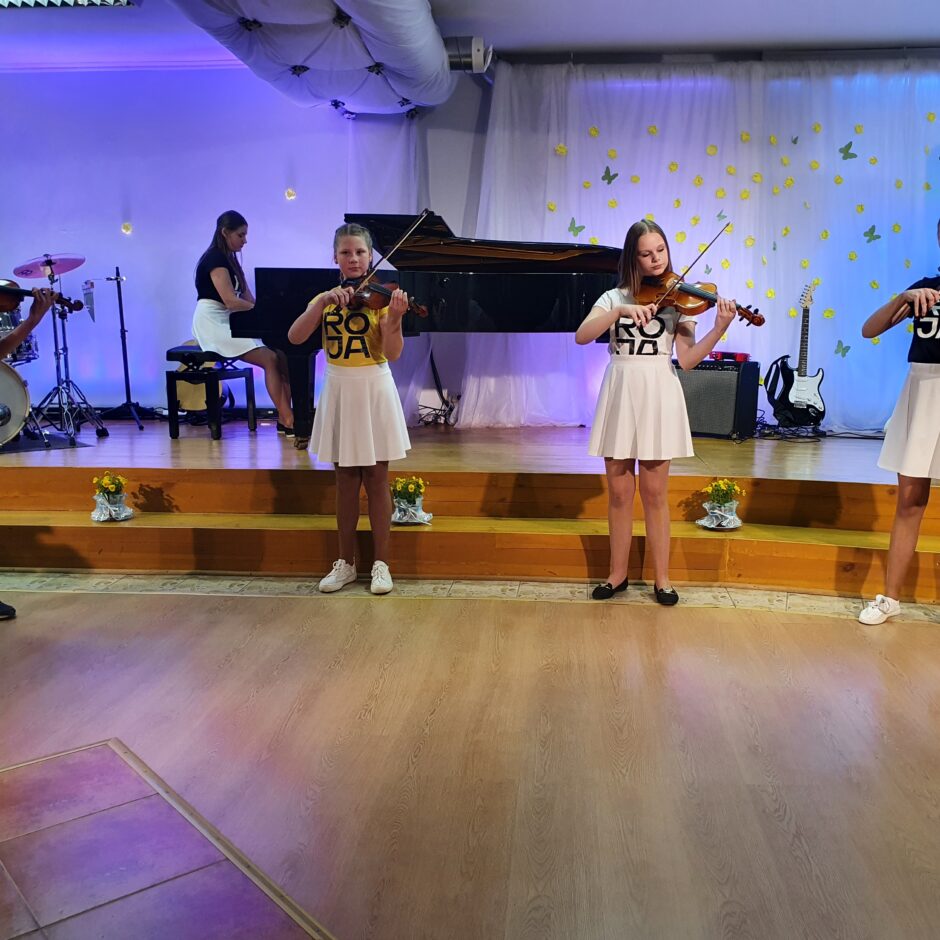 Uzstās RMMS vijolnieku ansamblis