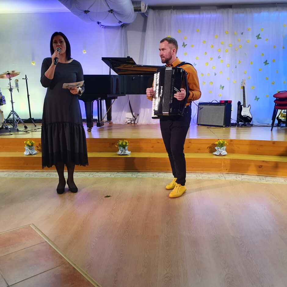 Uzstājas akordeonists P.Ignatjevs