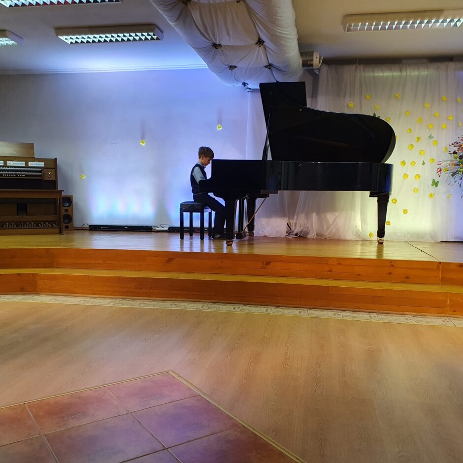 Pie klavierēm A. Dzenis