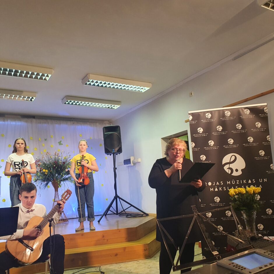 Koncertu noslēdz ped. Indra Sproģe