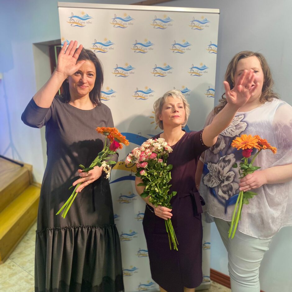 Direkt=rore B.Beraģe ar pasākuma vadītājām I,Ozoliņu un S.Lukševicu