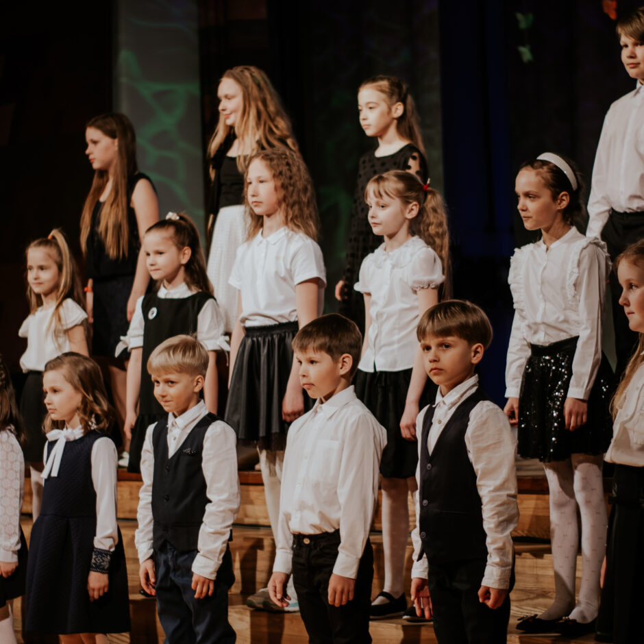 Skolas 1.-3.kl. koris jubilejas pasākumā K/c