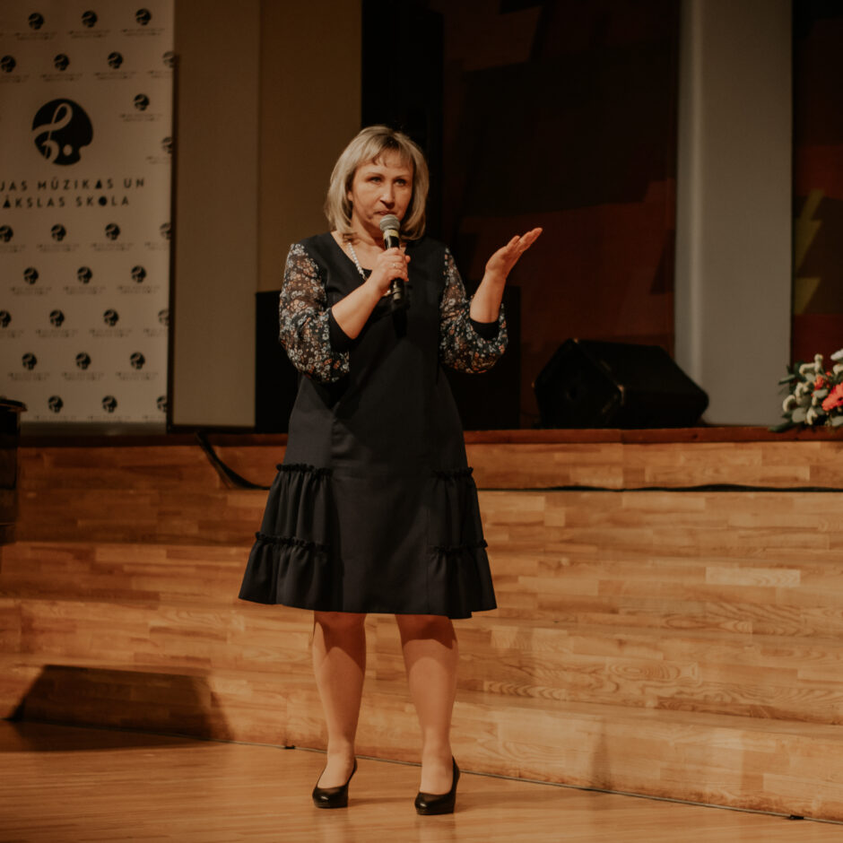 Apsveikums jubilejā no Rojas vidusskolas