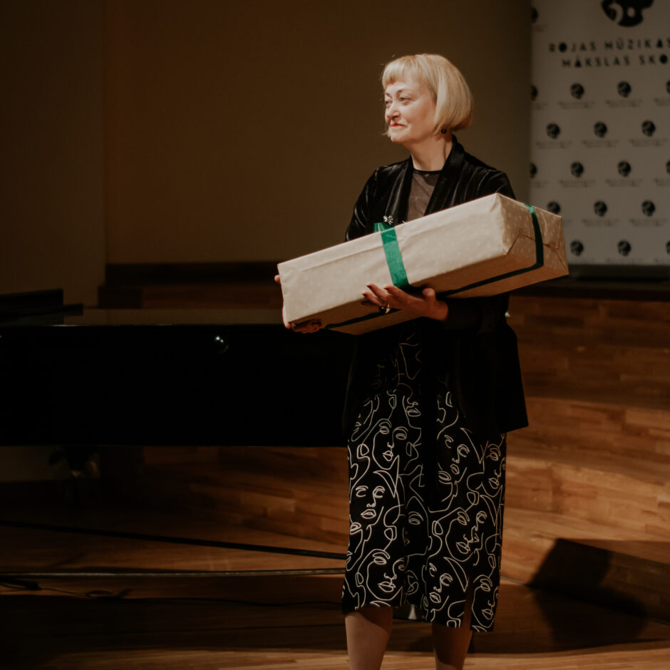 Apsveikums jubilejā no Rojas kultūras centra