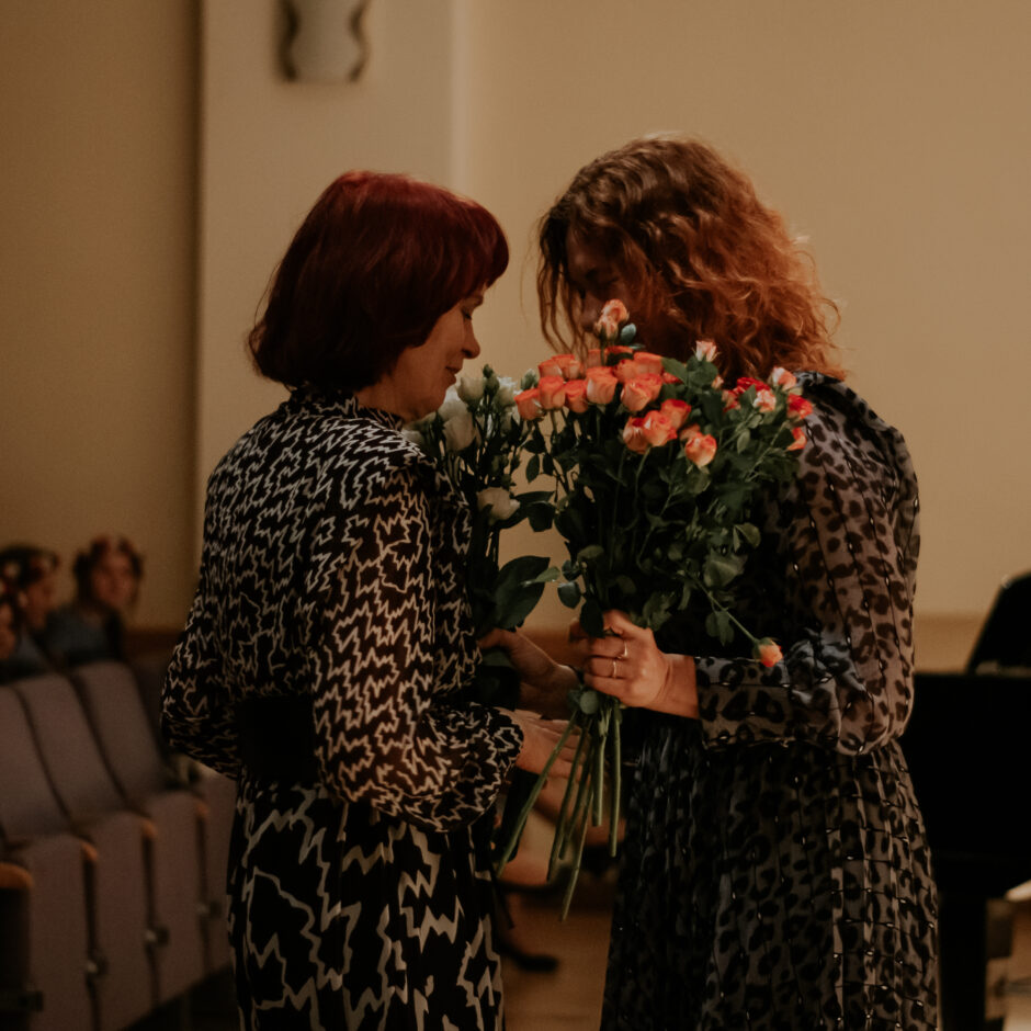 Bijušo pedagoģi sveic E.Brūniņa