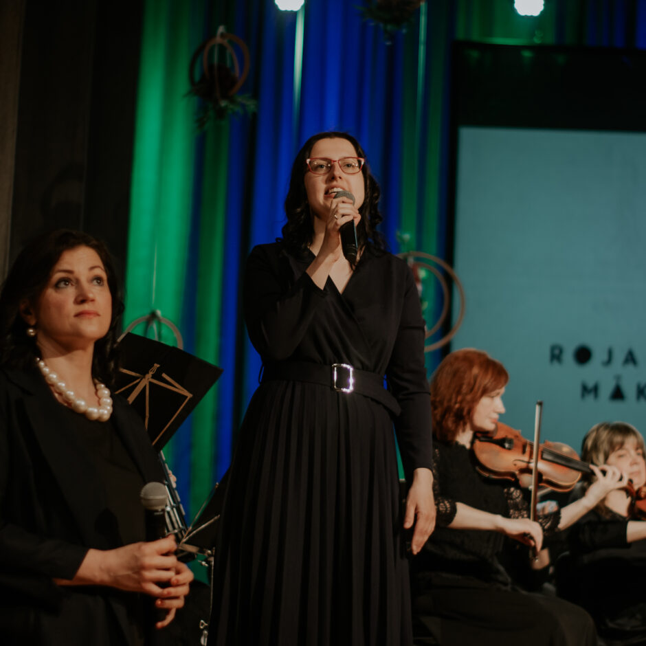 Uzstājas Ziemeļkurzemes kamerorķestris un skolas pedagogu ansamblis