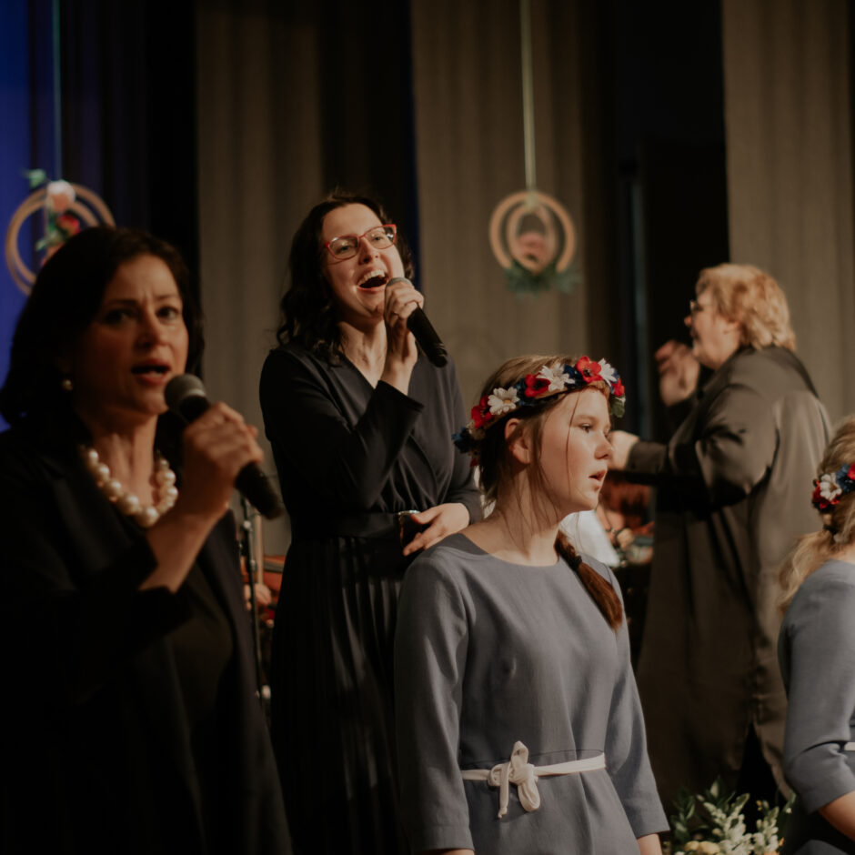 Uzstājas Ziemeļkurzemes kamerorķestris un skolas pedagogu ansamblis