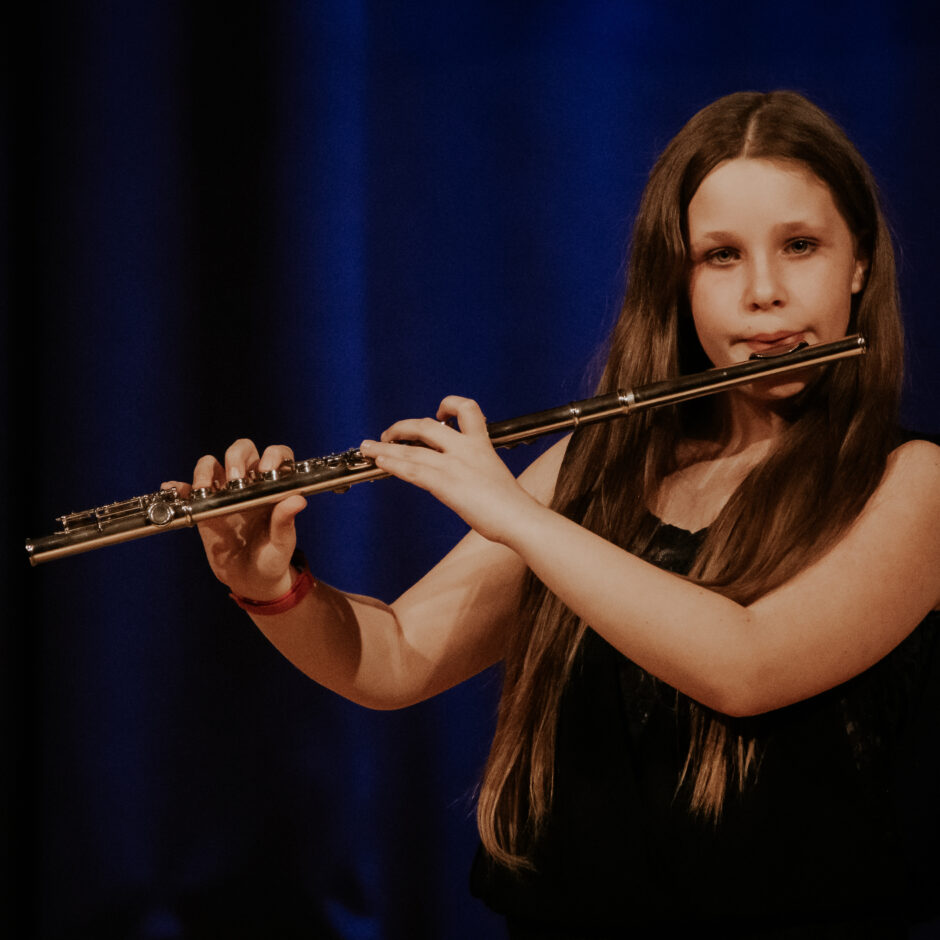 ĢFlautiste L.Jēkabsone skolas jubilejas pasākumā K/c