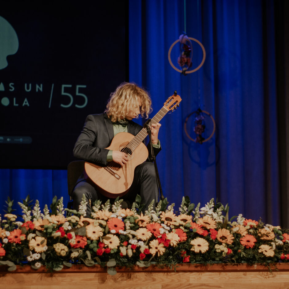 Uzstājas ģitārists M.Gitendorfs