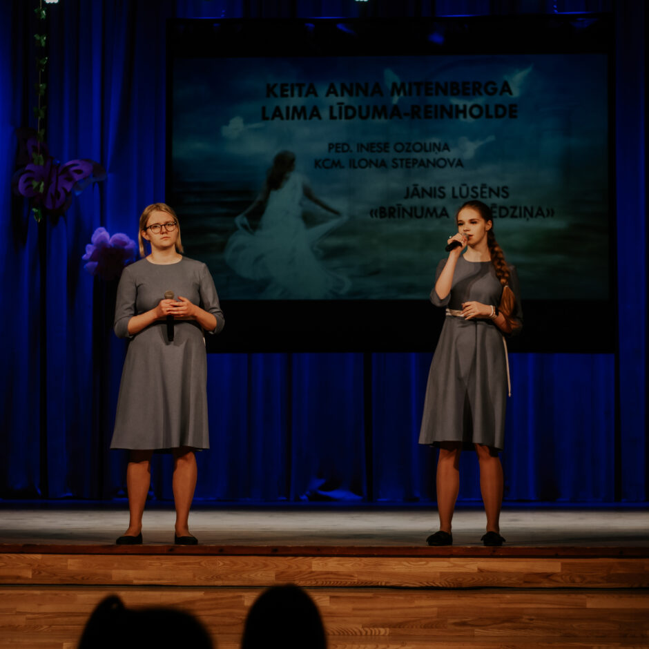 Duets K.A.Mitenberga un L.Līduma - Reinholde skolas jubilejas pasākumā K/c