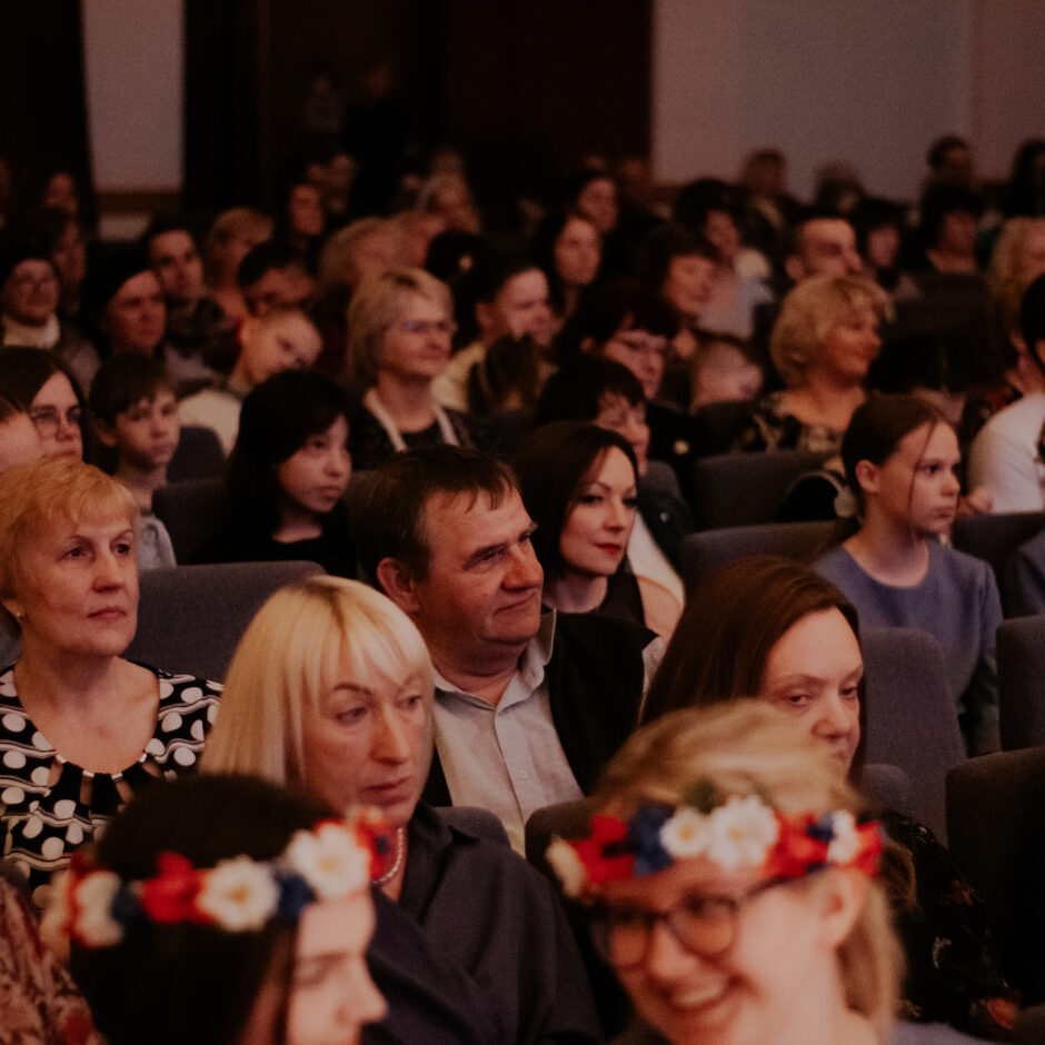 Fotogrāfijā redzami koncerta apmeklētāji