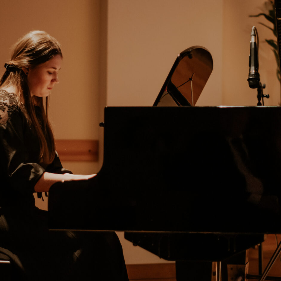 Uzstājas I.Grīnīte