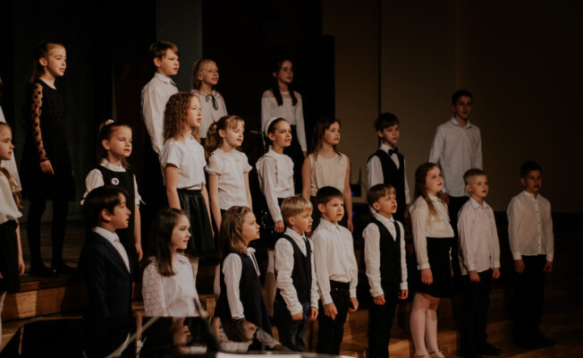 Skolas 1.-3.kl. koris jubilejas pasākumā K/c