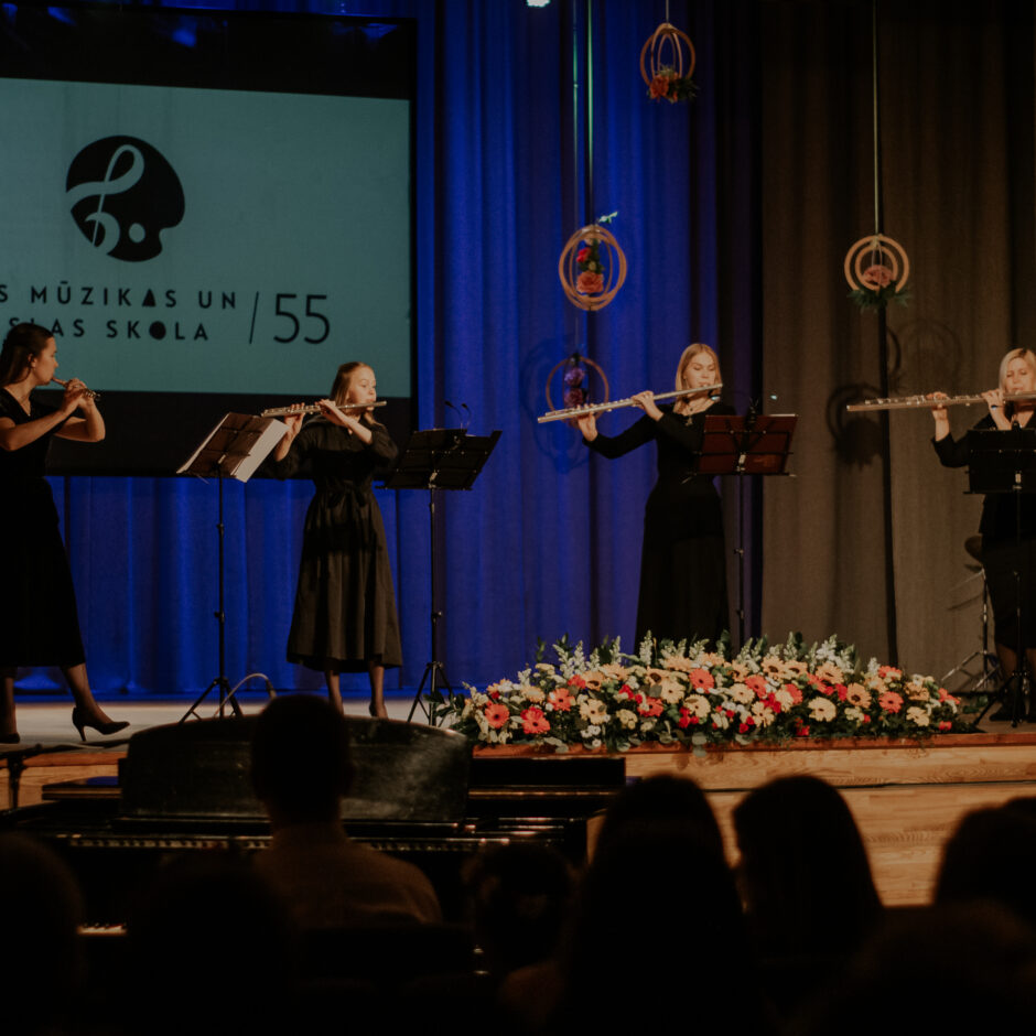 Uzstājas flautu kvartets