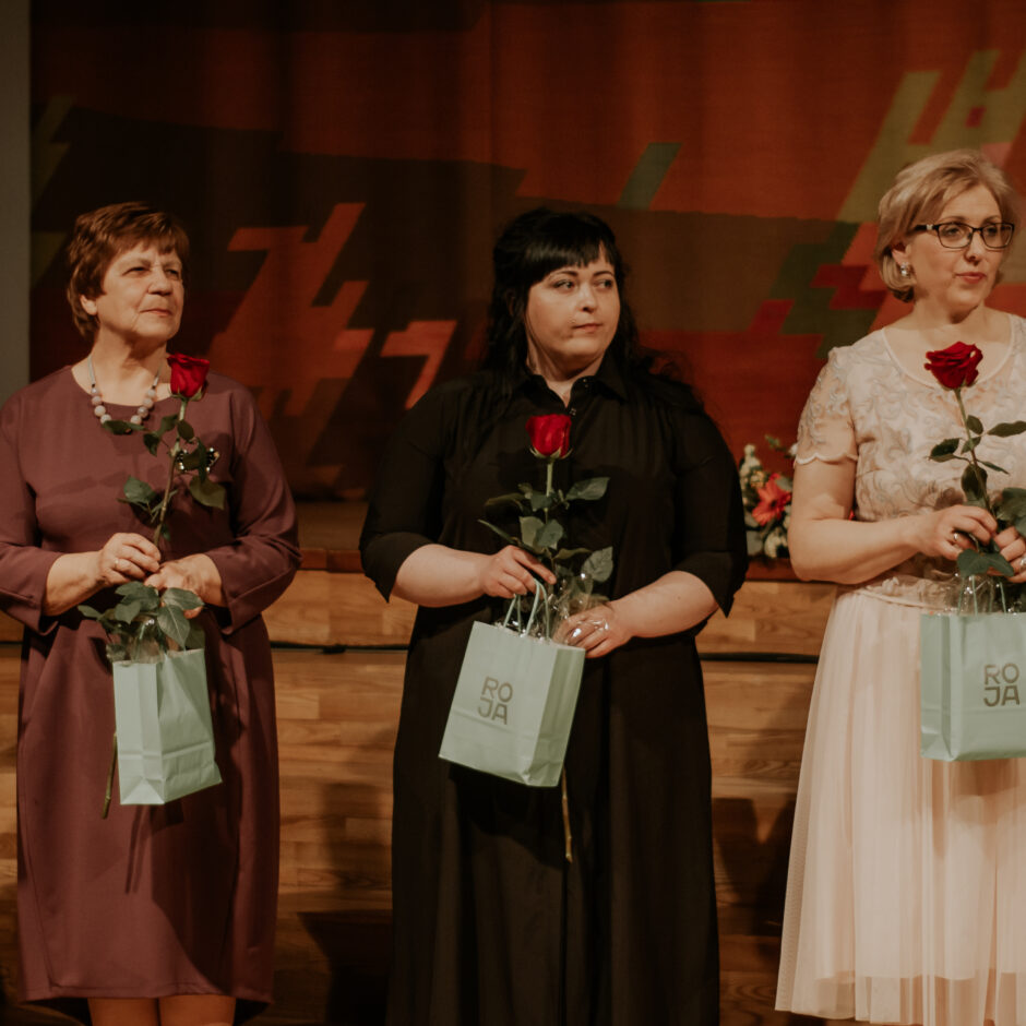 Skolas pedagogi uz skatuves