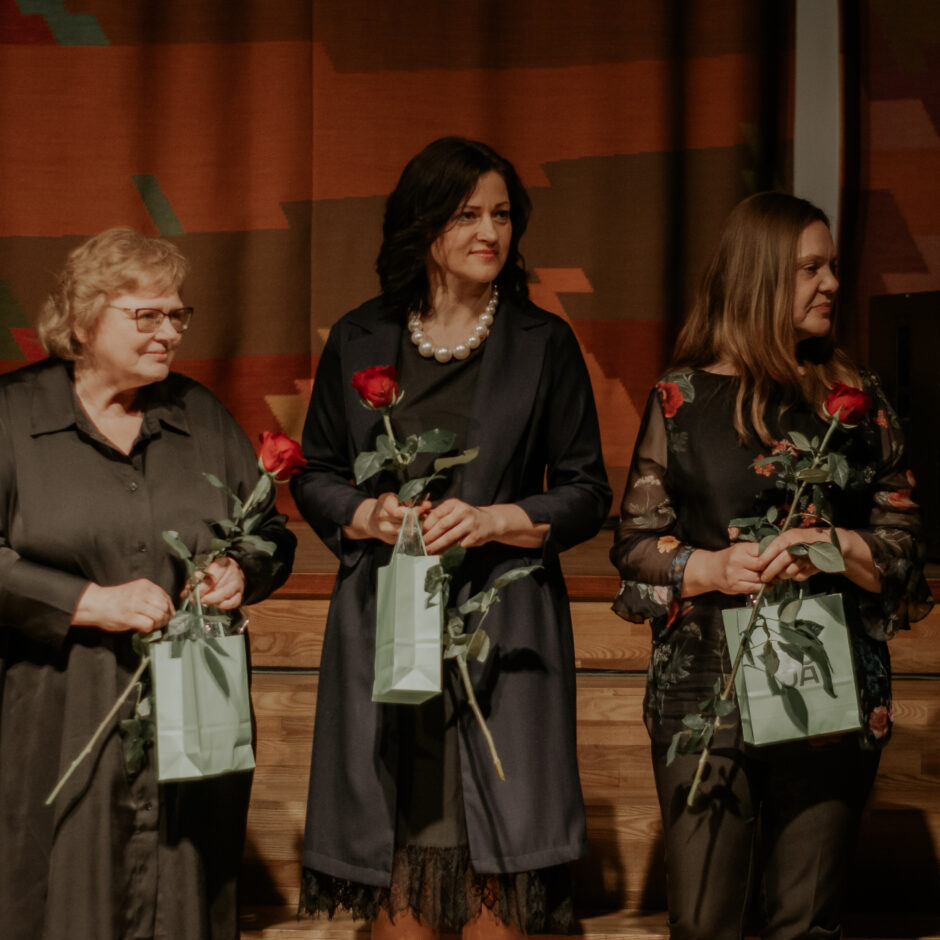 Skolas pedagogi uz skatuves