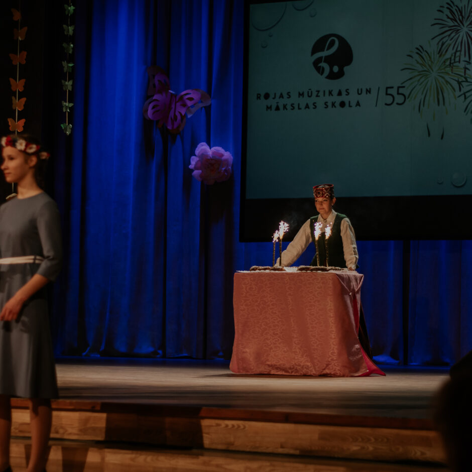 Uz skatuves jubilejas klinģeris