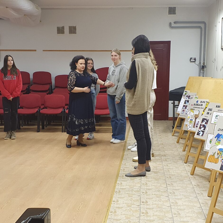 Meistarklases vadītāja I.Jasmane-Rūrāne un RMMS pedagoģe I.Ozoliņa kopā ar audzēkņiem.