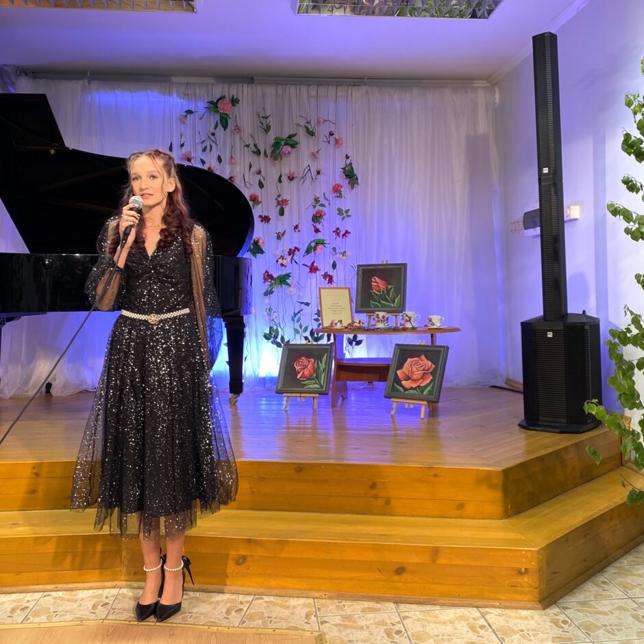 Amanda Lindsija Petraša prezentē savu diplomdarbu